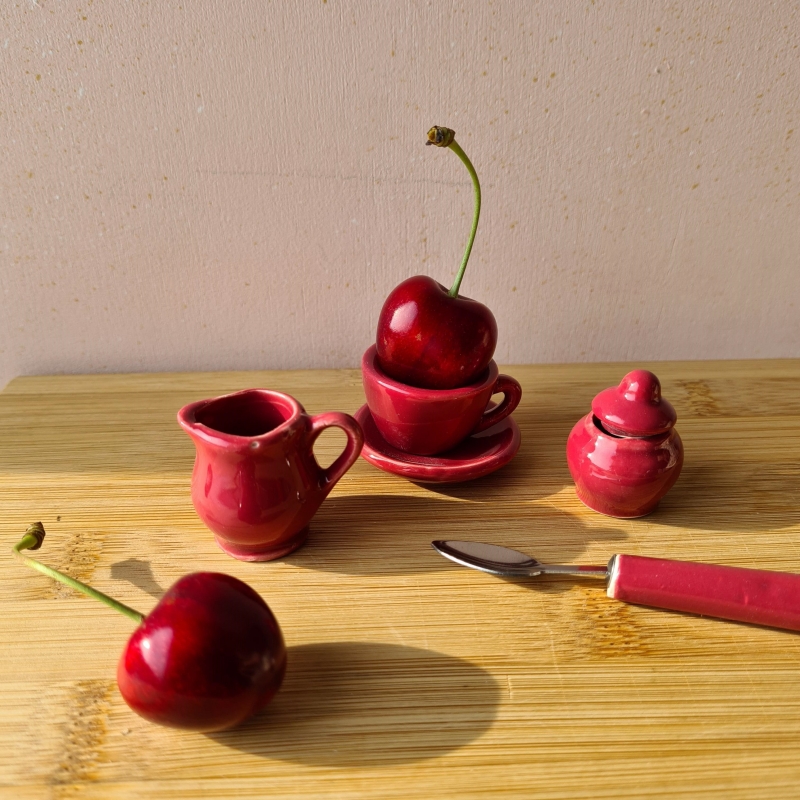 MINI PORCELAIN TEA SET CHERRY, Products